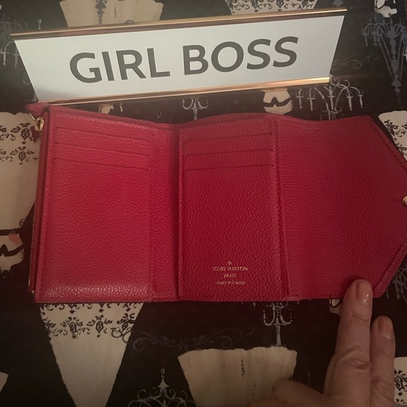 Red leather Louis Vuitton Victorian wallet - Picture 5 of 13